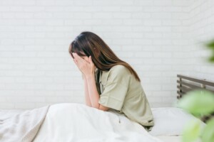 寝付けない女性